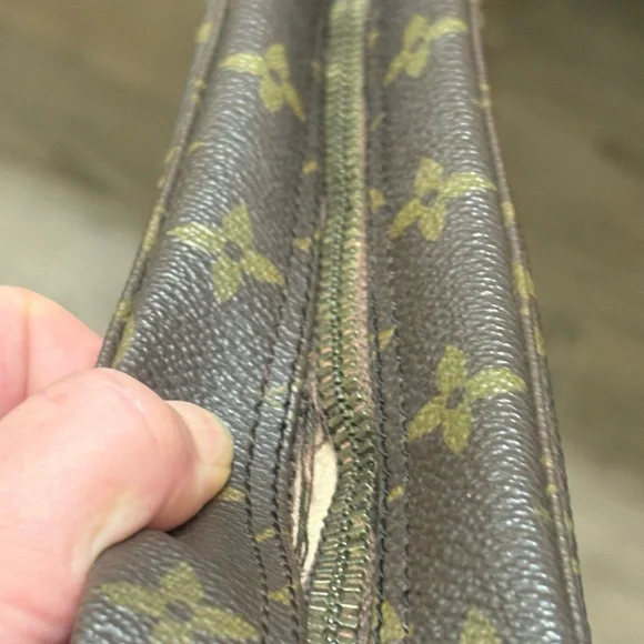 Auth LOUIS VUITTON Monogram Trousse Toilette 23 Clutch Bag Vintage Firm Price - Picture 7 of 14